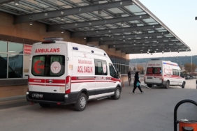 Çorum'da iki otomobil çarpıştı, 1 kişi öldü, 4 kişi yaralandı