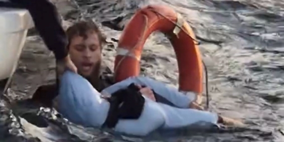 Denize düştü, boğulma tehlikesi geçirdi… İstanbul Boğazı’ndaki kurtuluş anı