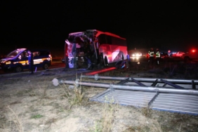 Denizli'de yolcu otobüsü ile minibüs çarpıştı: 10 yaralı