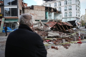 Depremlerle sarsılan Balıkesir'in Sındırgı ilçesi afet bölgesi ilan edildi