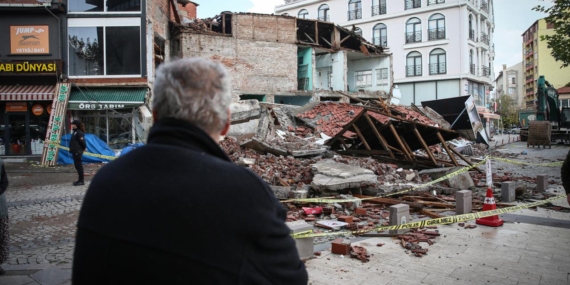 Depremlerle sarsılan Balıkesir’in Sındırgı ilçesi afet bölgesi ilan edildi