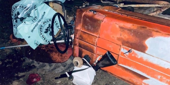 Devrilen traktörün şoförü öldü