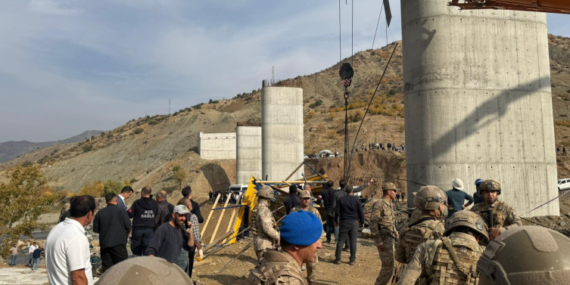 Diyarbakır’da köprü inşaatında iskele çöktü: 4 ölü, 1 yaralı