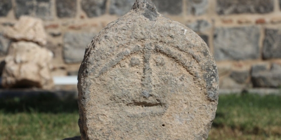 ”Dünyanın ilk emojili asker mezar taşı” Diyarbakır’da sergileniyor