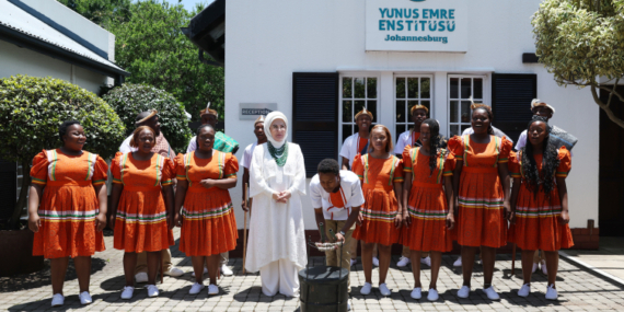 Emine Erdoğan’dan Güney Afrika’da Yunus Emre Enstitüsüne ziyaret