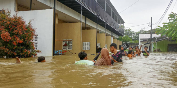 Endonezya’da şiddetli yağışların yol açtığı afetlerde ölenlerin sayısı 61’e yükseldi
