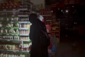 Erzincan'da elektrik kesildi, telefon ışığıyla alışveriş yapıldı