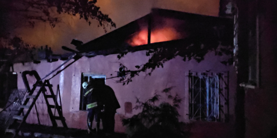 Erzincan’da ev yangını: 2’si çocuk 4 kişi kurtarıldı