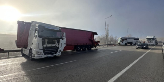 Erzurum’da yolcu otobüsü ile tır çarpıştı: 11 yaralı