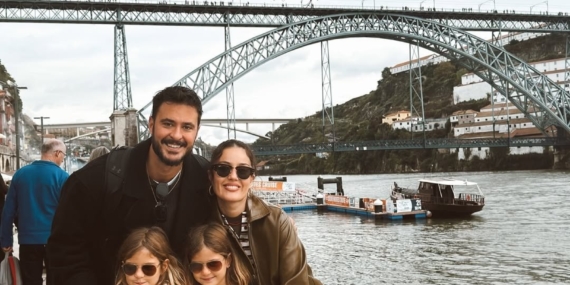 Eski eşler Pelin Akil ile Anıl Altan, tatilde… Çocuklar için bir aradalar