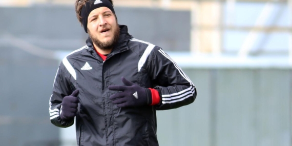 Eski futbolcu Batuhan Karadeniz hakkında yasa dışı bahisten kırmızı bülten kararı