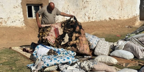 Evdeki eşyalar kendi kendine alev alıyor: Gittikleri her yer yanıyor