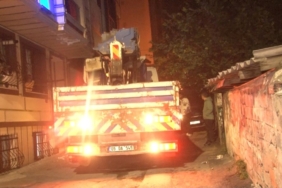 Eyüpsultan'da vinç dehşeti: Mahalleli deprem oluyor sandı