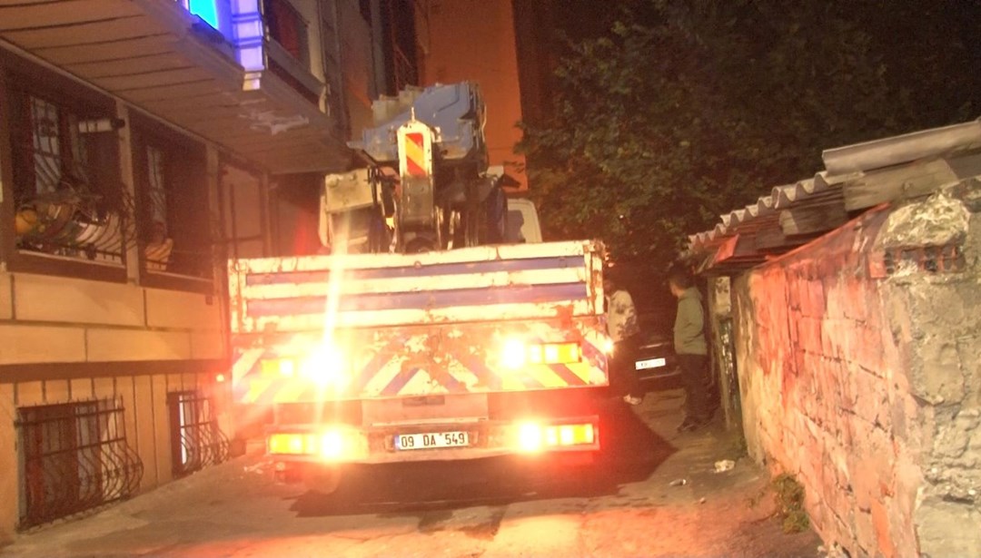 Eyüpsultan'da vinç dehşeti: Mahalleli deprem oluyor sandı