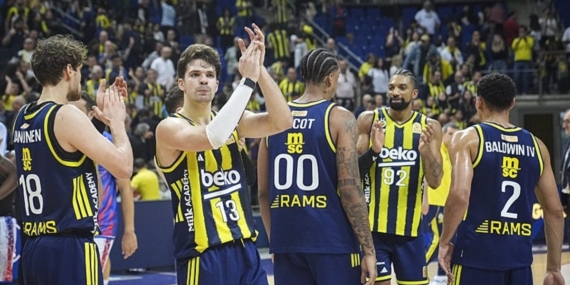 Fenerbahçe Beko taraftarlarından Almanya’da Filistin’e destek!