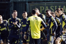 Fenerbahçe Süper Lig'de Beşiktaş'a konuk oluyor!