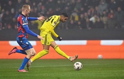 Fenerbahçe’de En Nesyri karşı karşıya kaçırdı