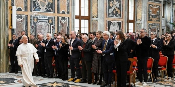 Ferzan Özpetek, Papa’yla buluştu sonra selfie çekti