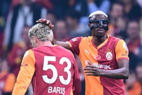 Galatasaray tribünlerinden Barış Alper'e tepki!