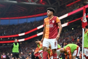 Galatasaray'ın yıldızına talip! Kararı Buruk verecek