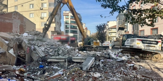 Gebze’de çöken bina sonrası incelemeler devam ediyor