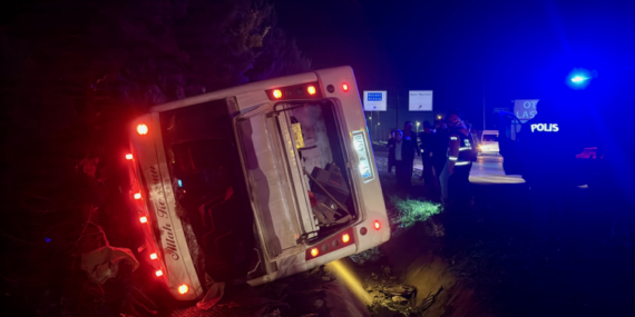 Gebze’de işçileri taşıyan servis devrildi: 1’i ağır 8 yaralı