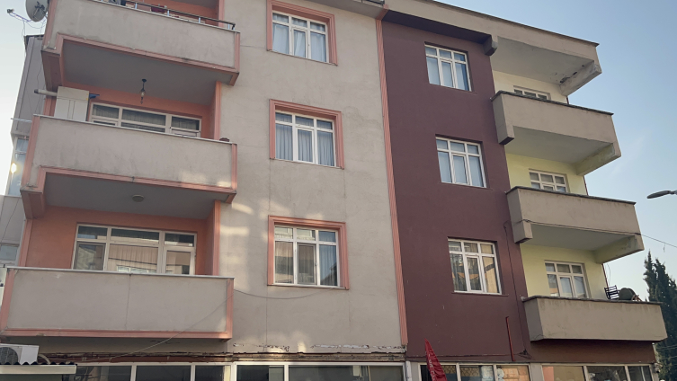 Gebze'de kolonları çatlayan bir bina daha boşaltıldı