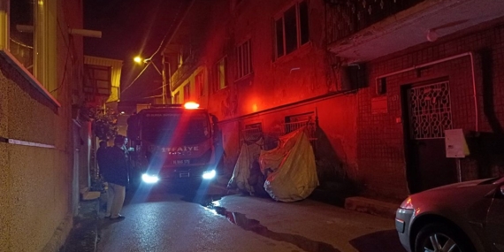 Gece yarısı evini ateşe verdi