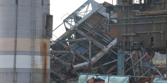 Güney Kore’de bir elektrik santralinde bina çöktü