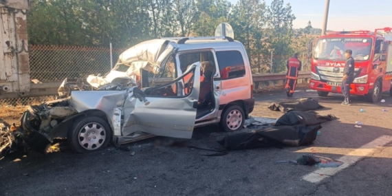 Hafif ticari araç kamyona çarptı: 3 ölü, 3 yaralı