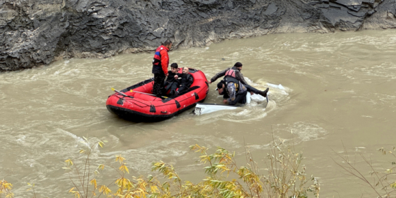 Hakkari’de pikap Zap Suyu’na düştü: 4 yaralı