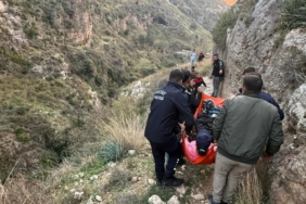 Hatay'da dağda mahsur kalan kişi kurtarıldı