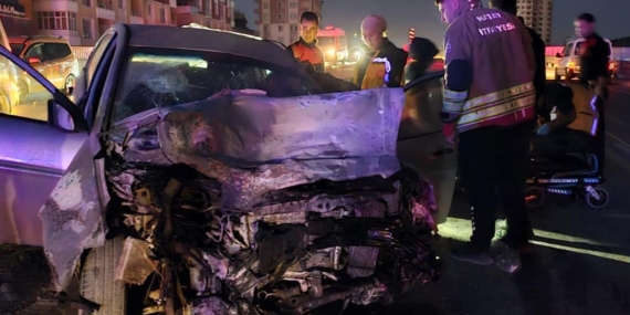 Hatay’da otomobil ile minibüs çarpıştı: 11 yaralı