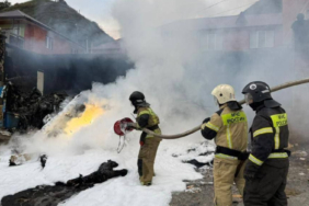 Helikopter evin üzerine düştü