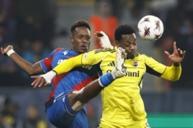 Hollandalı hakemden skandal karar! Fenerbahçe'nin net penaltısını vermedi