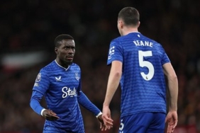 Idrissa Gueye'den takım arkadaşı Michael Keane'e maç oynanırken tokat!