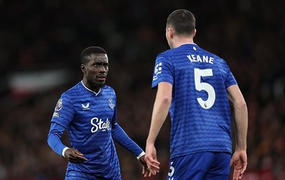 Idrissa Gueye’den takım arkadaşı Michael Keane’e maç oynanırken tokat!