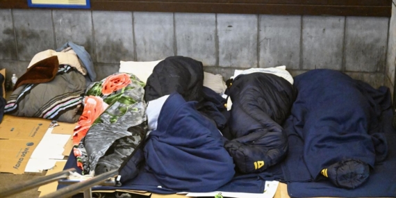 İngilterede evsizlik krizi keskin şekilde arttı: Yerel yönetimler mücadele edemiyor