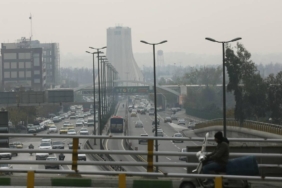 İran'da hava kirliliği ve grip salgını nedeniyle 18 eyalette eğitim uzaktan yapılıyor