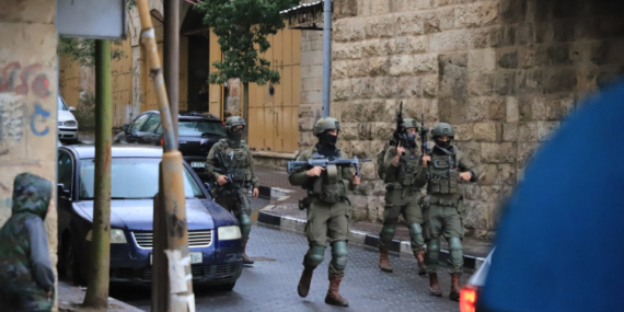 İşgalci İsrail, El Halil’deki İbrahim Camisi’ni Müslümanlara kapattı