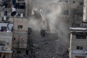 İşgalci İsrail ordusu Batı Şeria'da 5 kişilik Filistinli ailenin evini yıktı