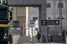 İsrail'de hapishanede Filistinli esire tecavüzü ortaya çıkaran eski başsavcının cep telefonu aranıyor