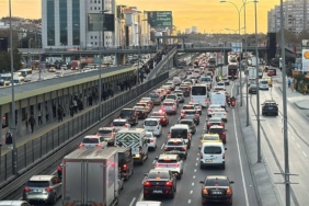 İstanbul trafiği kilitlendi: Yoğunluk yüzde 70'e ulaştı
