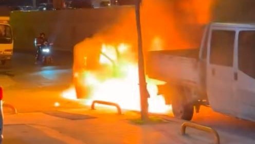 İstanbul’da hafif ticari araç alev topuna döndü