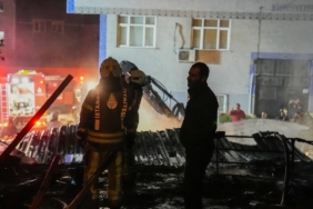 İstanbul'da kağıt ve plastik hurda deposunda yangın