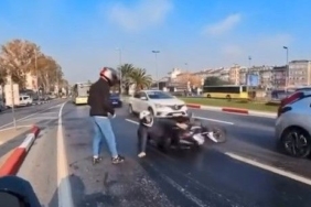 İstanbul'da yola yağ döküldü: Motosikletliler peş peşe kayarak düştü