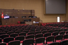 İzmir Büyükşehir Belediyesine yönelik soruşturmada asfalt kaplaması ve yolinşaat yenileme işi davası başladı