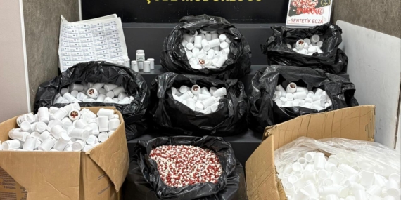 İzmir’de 316 bin 760 uyuşturucu hap ele geçirildi