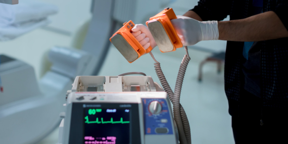 Kalp krizi ölümlerini azaltmak için kalabalık yerlere yeni önlem