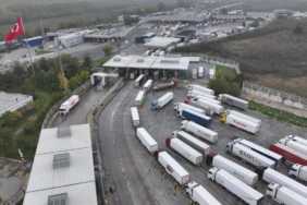 Kapıkule'de saatte geçen tır sayısı rekor sayıya ulaştı